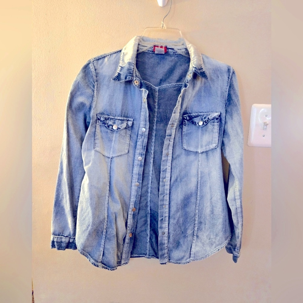 Red Tulips Snap-front Jean Shirt